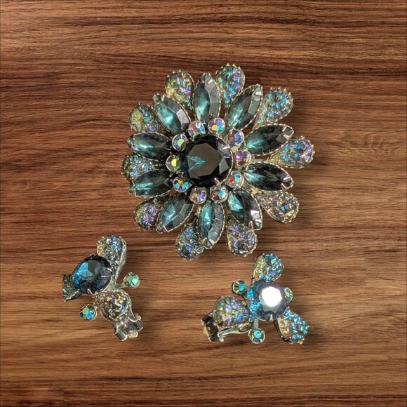 Vintage Blue Rhinestone Floral Brooch & Clip-On Earrings Set Estate Statement - Picture 1 of 8